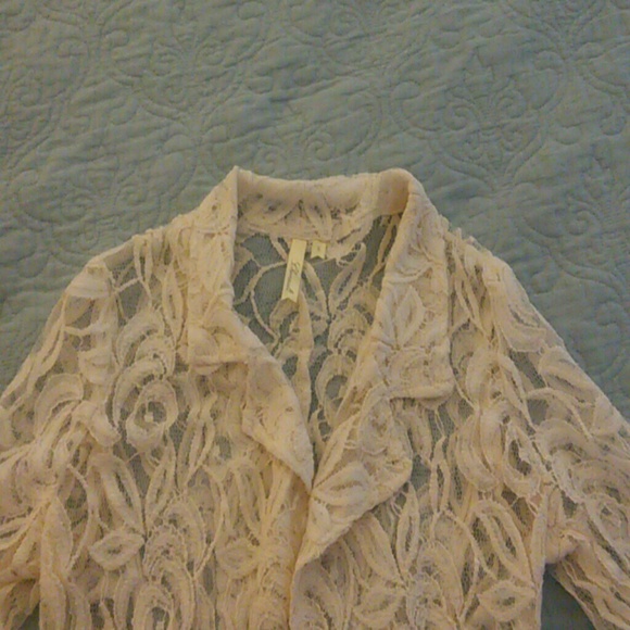 Beautiful nwot lace blazer - Picture 7 of 8